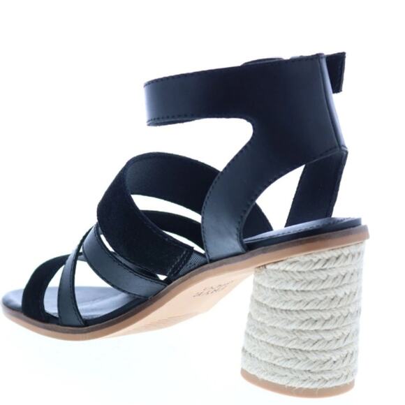 FRYE NWT WOMENS LEIAH MIXED STRAP SANDALS . - Picture 8 of 9